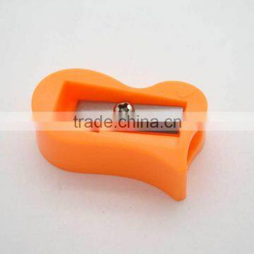 ONE HOLE PENCIL SHARPENER/HEART DESIGN