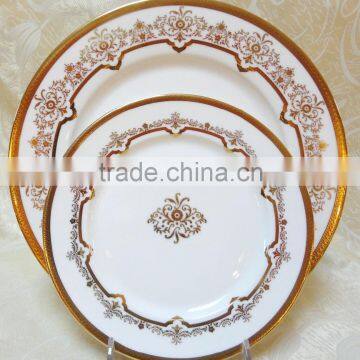 Bone china dinner plate of exquisite center flower