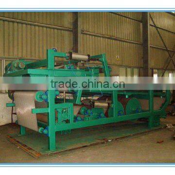 Integrated sludge dewatering filter press