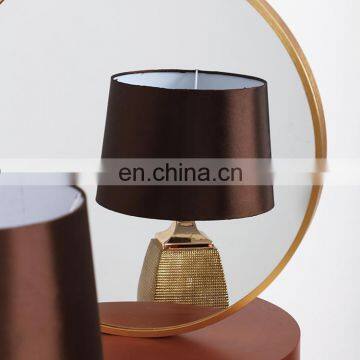 European Modern Style Indoor Ceramic Base Gold Table Porcelain Lamp for Home Decor photo-4
