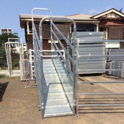 Рампа для погрузки крупного рогатого скота на грузовик по производительской цене для ограждения, арок и ворот