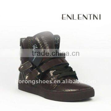 High-end leather men sport shoes men sneakers.