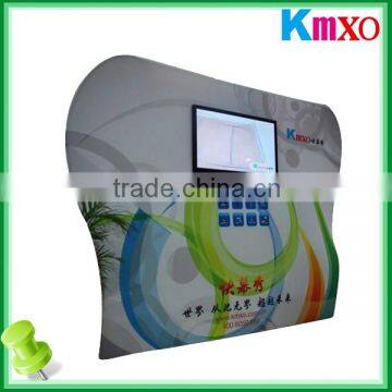 OEM Curved Tension Fabric Display LCD Advertising Kiosk Stand Trade show booth Exhibition Stand with Media