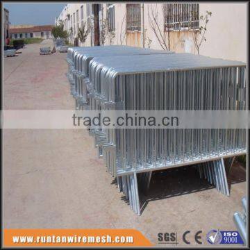 Portable pedestrian metal traffic crowd control galvanizing steel barriers