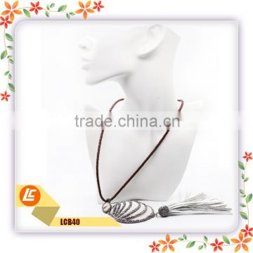 High-quality genuine leather necklace for ladies with shell pendant