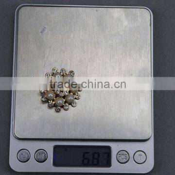 Metal Zinc Gold Brooches Pin With Rhinestone and White Pearl photo-2