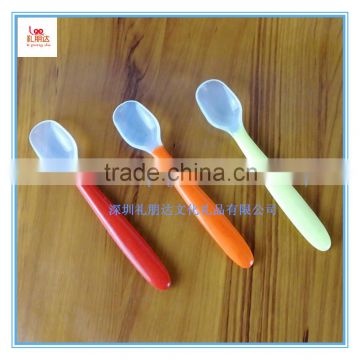 Safe food grade comfortable colorful flexible silicone Baby spoon, soft transparent unbreakale silicone baby feeding spoon