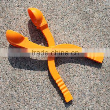 A Variety of Different Colours of Plastic Snowball Maker for Kids and Adults photo-3