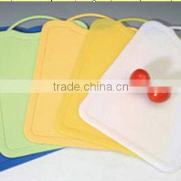 2014 NEW STYLE 100% FOOD GRADE PLASTIC CHOPPING BOARD WITH HANDLE