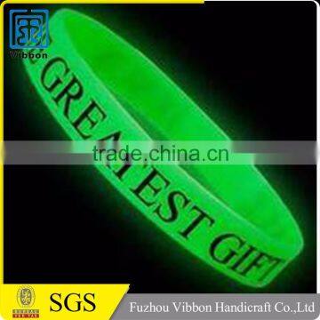 New arrival widely use quality-assured glow in dark silicone bracelet