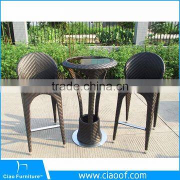 Прочные наружные ратановые столы photo-2