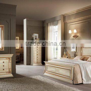Elegant Hand Carved Wooden Golden King Size Bed With Matching Drawer Chest(MOQ=1 SET)