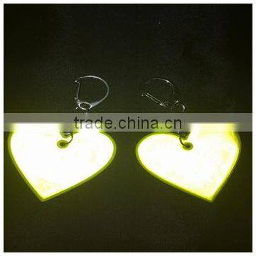 Cheap custom heart shape reflective hanger keychain souvenir