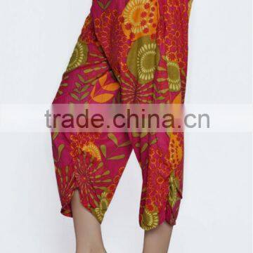 Women Cotton Black Mulicolored Flowers Design Short Harem Capri Pants photo-3