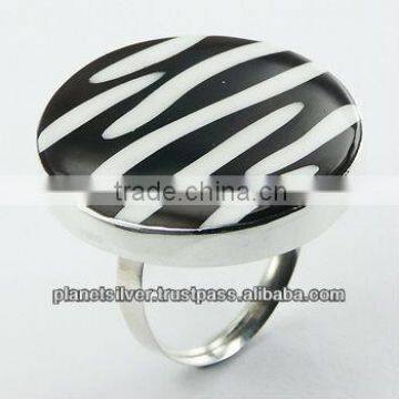 Dashing Zebra Pattern Shell Ring Round Sterling Silver