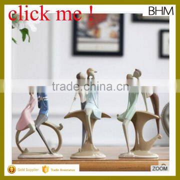 2016 new ceramic craft valentine couple dancing figurines for souvenir gifts