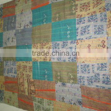 Reactive printing cotton quilt bedspread.