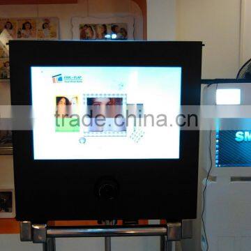 China Factory Directly Sale Digital Photo Printing Kiosk / Photo Booth With 18MP Camera photo-3