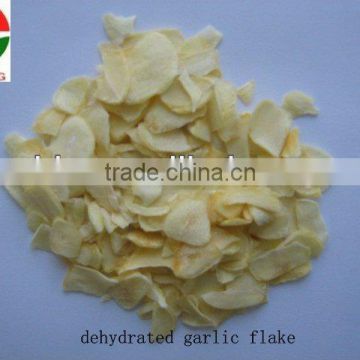 dehydrated garlic flakes