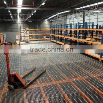Warehouse Mezzanine Floor Covered With Steel Gratings