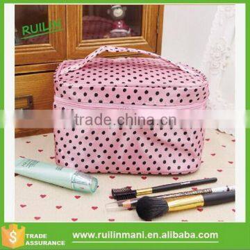 Wholesale New-Designed Lip Shaped Cosmetic Bag