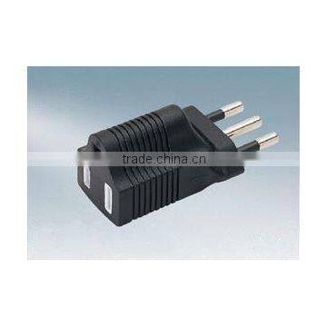 Power adapter Italy CEI 23-16 to NEMA 5-15R