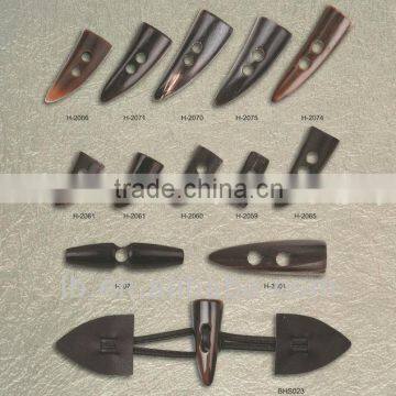Real buffalo/ox horn natural toggle button black & brown manufacturer in india 2016