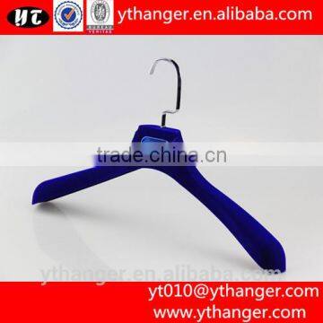 YY0448 custom blue velvet suit hanger velvet plastic hanger with logo