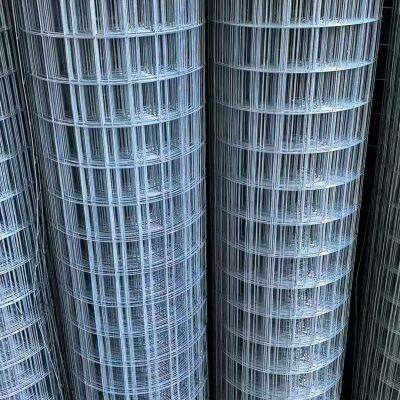 Низкоуглеродичная стальная проволока с квадратными отверстиями диаметром 0,5 - 12 мм. Возможна настройка ширины и длины для защитных ограждений.