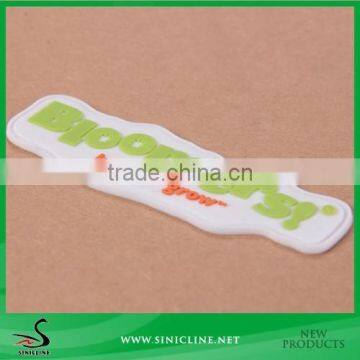 Sinicline Irregular Shape Garment Rubber Label with Embossed Logo