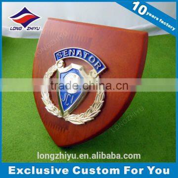 Custom design wooden souvenir plaque shields with low price