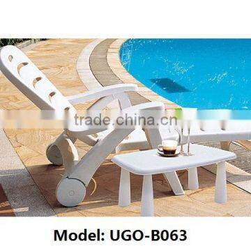 2014 cheap price plastic sun lounger UGO-B063 white outdoor plastic lounger