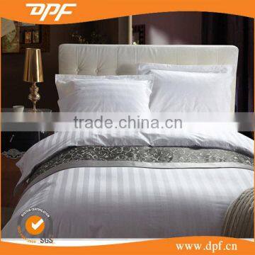 Wholesale fully combed cotton 300T king size white luxury hotel bedding with silver bed runner