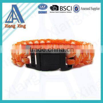 Survival paracord bracelet with magnesium fire starter