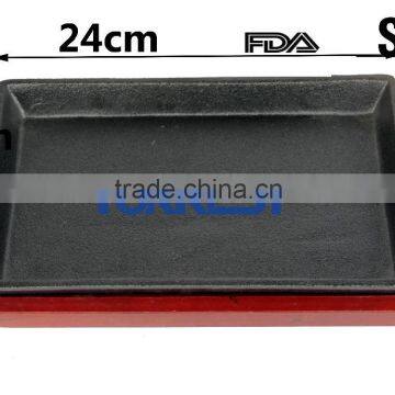 25cm rectangular cast iron pizza frying pan dish with red wooden base