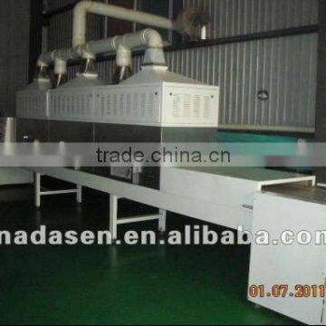 Industrial fast continuous microwave thyme dryer