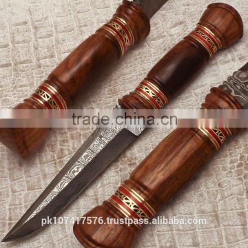 Damascus blade hunting knife with Rosewood Handle decoration of brass