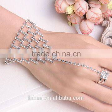 Popular Net Shaped Top Grade Crystal Bracelet with Ring Attached