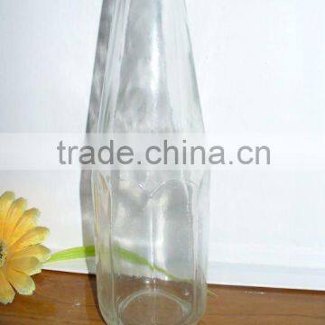 clear glass water drink recipient with cap