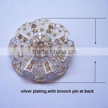 (M0396) 55mm diameter metal rhinestone brooch with pin,silver plating