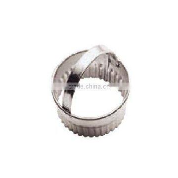 Round fluted cutter with handle