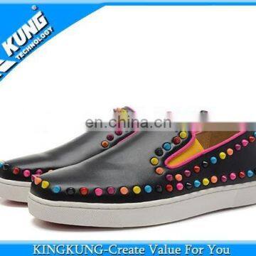 Characteristic black upper colors rivet elegant casual shoes