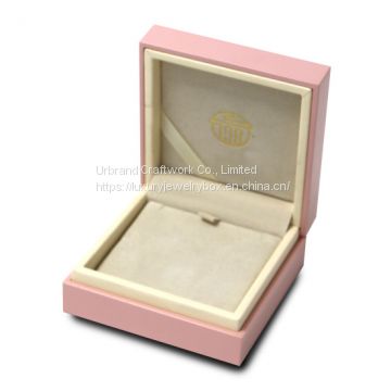 Pink painted wooden pendant piano lacquer wooden jewelry box with custom metal logo sticker