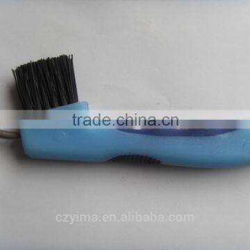 plastic hoof pick with brush/horse cleaning