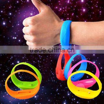 LED Flashing Motion Motivated Silicone Sport Bracelet photo-2