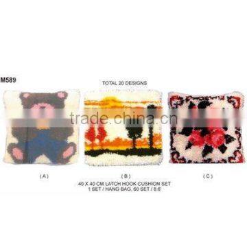 M589 LATCH HOOK CUSHION SET